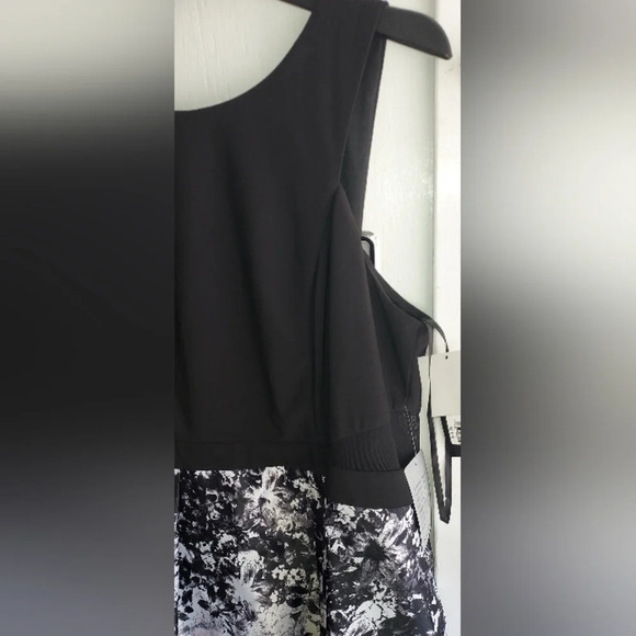 XSCAPE printed satin ball gown with illusion sides - Picture 8 of 14